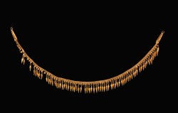 via-appia:  Gold necklace Greek, 4th–early 3rd century B.C. 