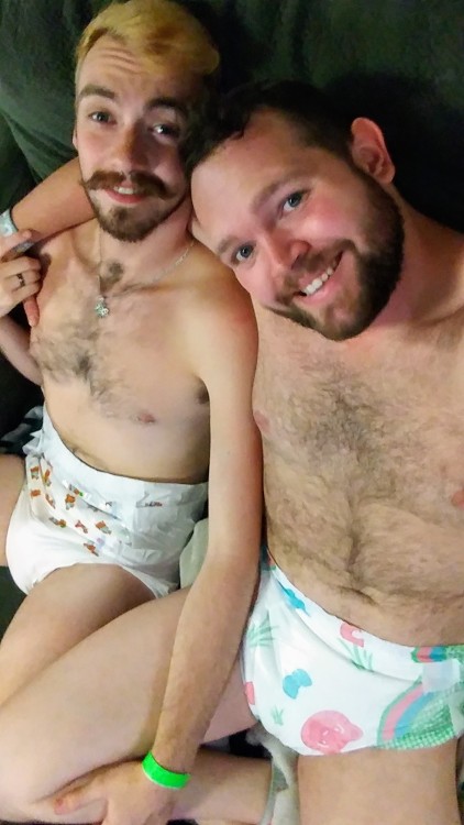 pup-bambino: Daddy diapered up with me tonight!!! Doesn’t he look AMAZING in a diaper???