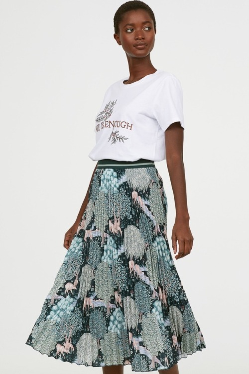 lafemmeankou: artnouveaustyle: Clothing store H&amp;M has now launched a fashion collection feat