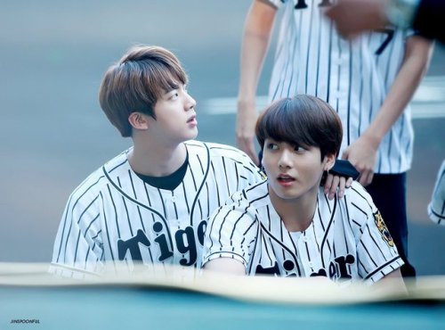 fyseokjin0412:★ 스푼풀 ‏  | Do not edit or crop logo.