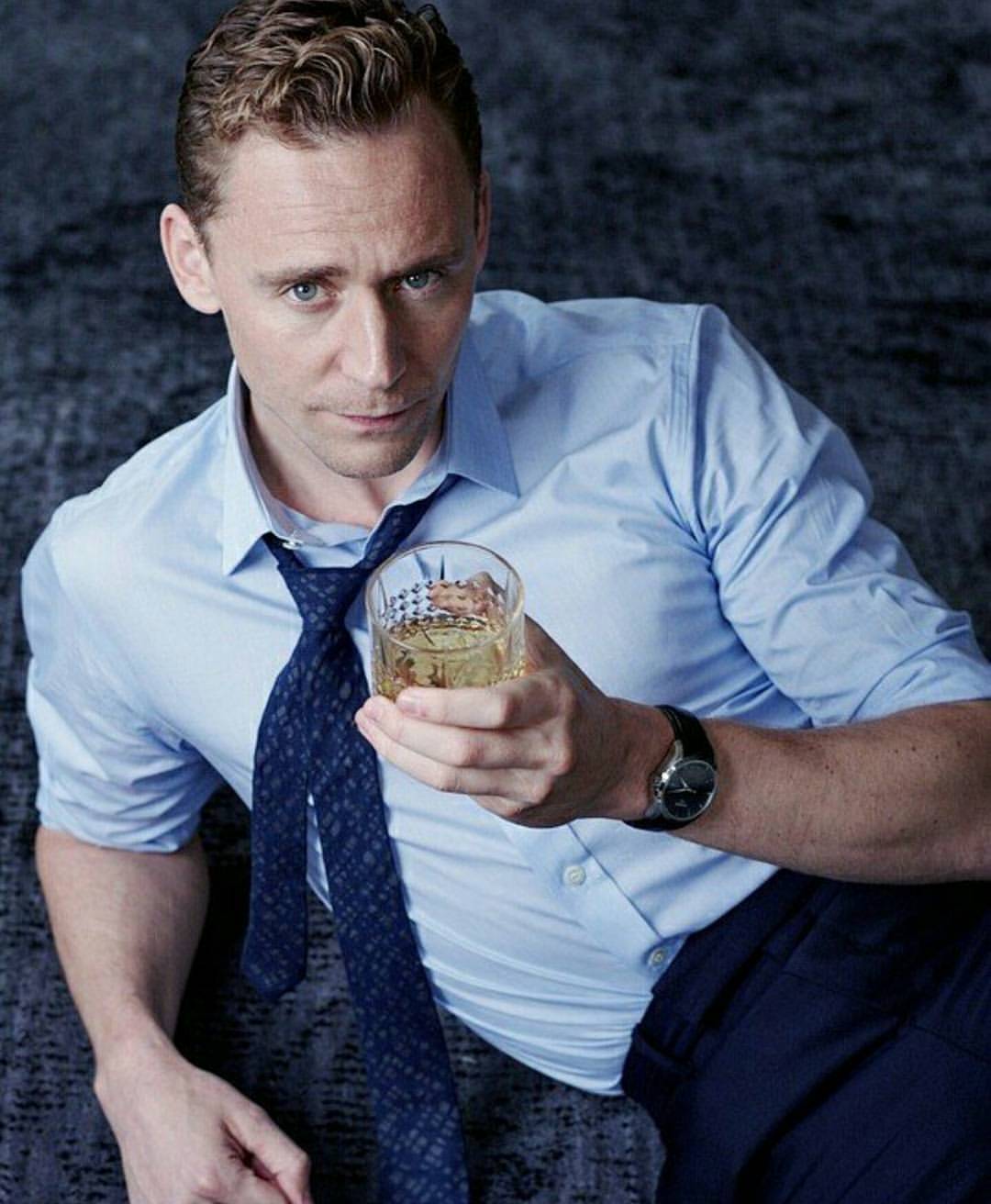 I’m going to be single forever because I want this. #tomhiddleston #twhiddleston #hiddlestoner #hiddlestoners #hiddles #single #lonely #love #cheers #sexy #loki