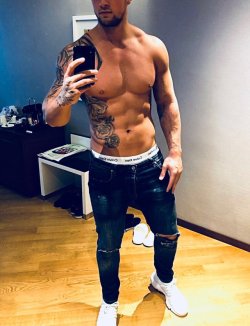 malecelebhub:  DAN OSBORNE