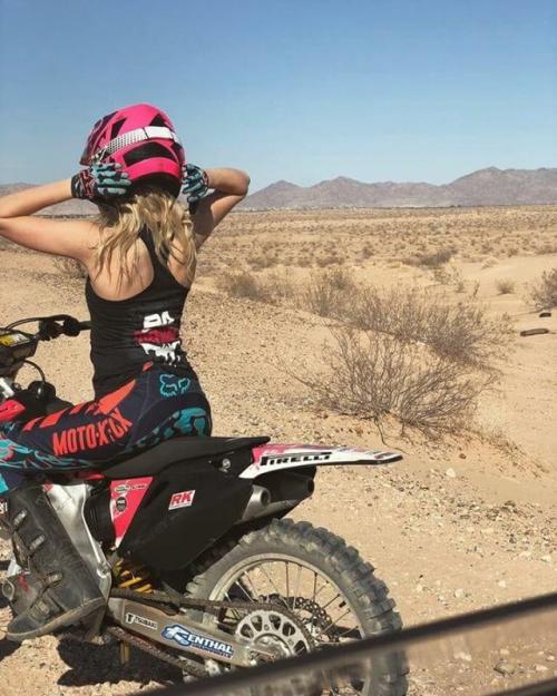 There&rsquo;s honestly nothing better on a beautiful Tuesday afternoon than a beautiful #motochick l