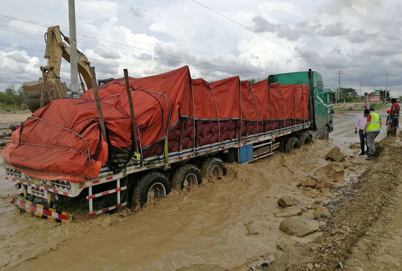 Desastre en Perú: Decenas de muertos, inundaciones, avalanchas de barro y piedras causadas por la temporada de lluvias. El fenómeno climático ya afectó a más de 546.000 personas y destruyó 6.500 viviendas, 27 escuelas y un centro de salud. No hay...