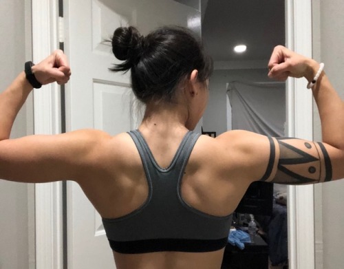 korrafitness:Flex Friday! Fuhsique! Currently in a bulking phase trying to focus on muscle building 