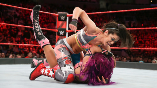 wwedivadeluxex - Bayley vs. Sasha BanksMonday Night Raw - ...