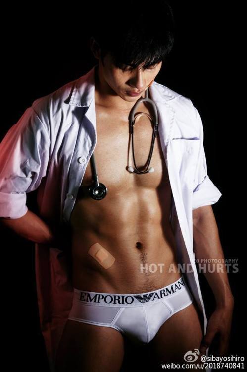 hunkxtwink: Hot Doctor  Hunkxtwink - More in my archive