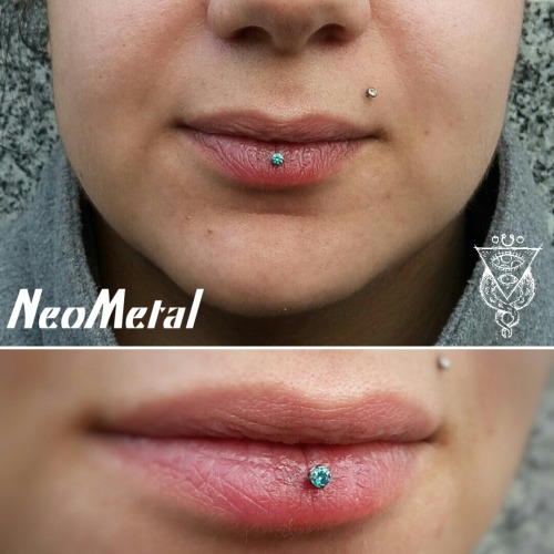 Did this inverted Labret the other day using a seafoam swarowski prongs et from neometal.