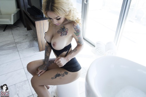 Sex 100% Suicide Girls pictures