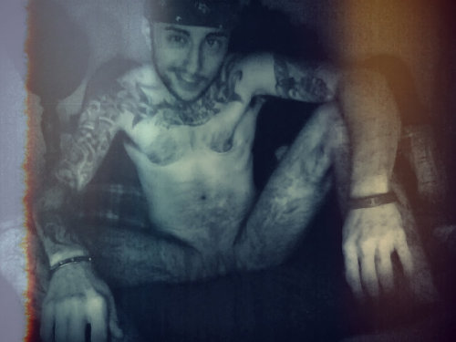 ultragreg:  interestsofatransman:  comfortable in my skin post T 2010 post top surgery 2012  Nice! Can I get in ur skin too?