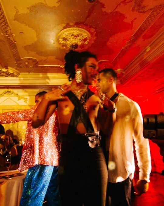 moschinosangel:   Frank Ocean’s Paris is Burning themed birthday party 