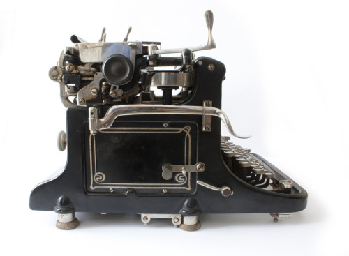 Stoewer Standard No. 4, 1908. A true art nouveau typewriter. Engineer: Paul Grützmann. Stettin, Germ