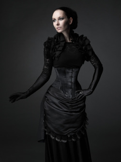 victorian-goth:  Victorian goth http://victorian-goth.tumblr.com/