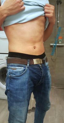 minimaxkiddo:  Wetting my pants feels super cool :)   @minimaxkiddo, you look amazing in those peed jeans!