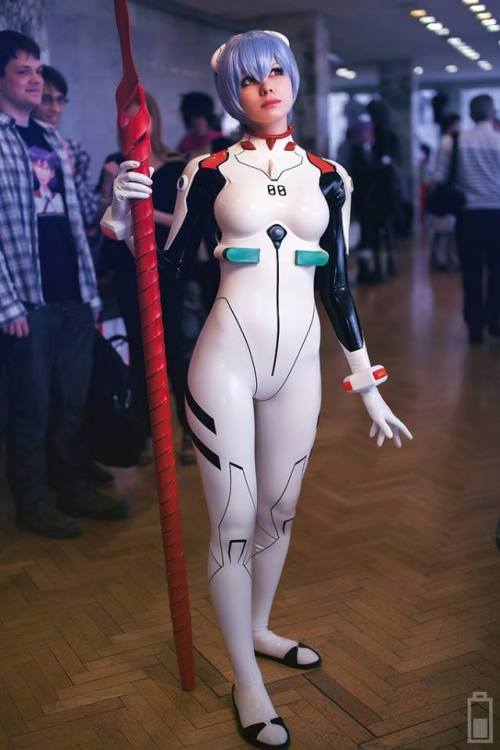 latex-passion:  Frosel cosplay as Rei (plug porn pictures