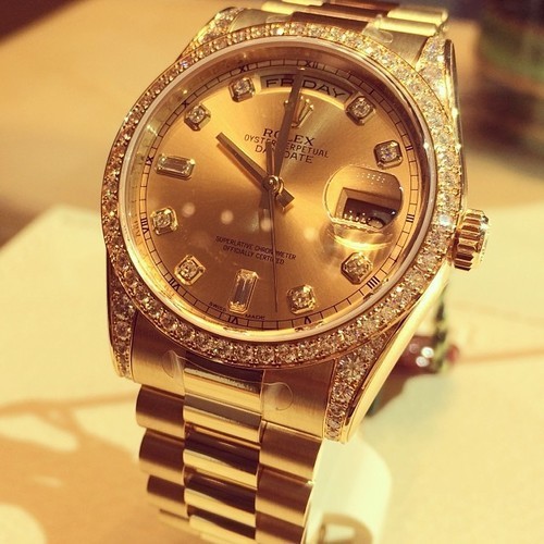 live-in-luxury:  the-billionaire:  missglamourpusss:  http://missglamourpusss.tumblr.com/  Xoxo  Xoxo 