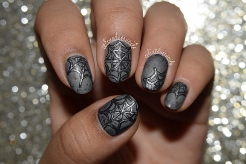 SPIDERWEBS! So spooky, so scary, so Halloween! inspired by the lovely @leximartone. I started with a