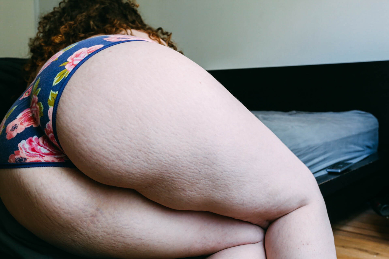 curlycrls:  When you’re down…take some lazy booty pics. 
