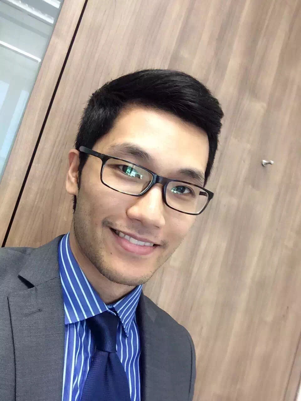 sinexpat:  execsg:   eroticscan:  cool guy  Super hot exec!!!   Follow me Sinexpat