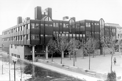 germanpostwarmodern:Buurthuis “Corrosia” (1976-79) in Almere, the Netherlands, by Rob Blom van Assen