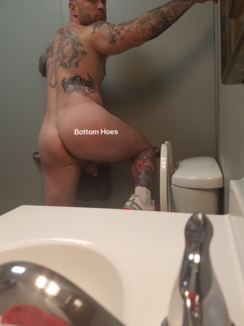 bottomhoes:  Should I fuck or nah??? He keep hittin me up One of my throwback hoes🔥🍆💦