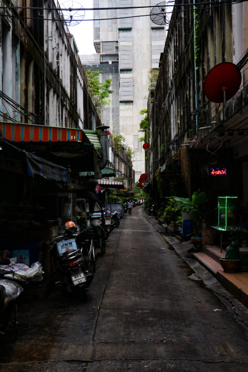 livinlavidasurreal: You have to get lost to find hidden placesBangkok, Thailandby @livinlavidasurrea