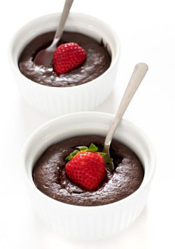 foodffs:  CHOCOLATE FUDGE CAKES FOR TWOReally nice recipes. Every hour.Show me what you cooked!