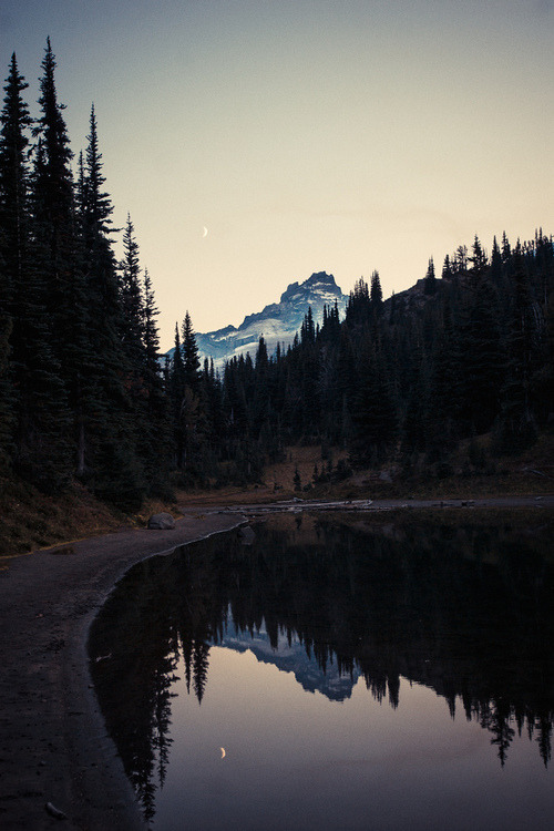 sad-butwhatever:  unevxntful:  my blog will make you smile ♥  So pretty
