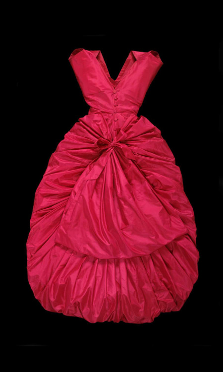 Cristóbal Balenciaga, Evening dress of silk taffeta,...