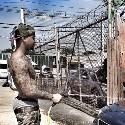 s-fit-c: Dat ASS, bruh bruh! Whos He Kidding? He Knows That’s Back There… lol