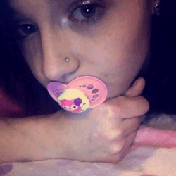 babymiabear:  🍼Daddy! *suck*💕  (do not remove my caption kthnksby) Oldie that I’ve been meaning to post.