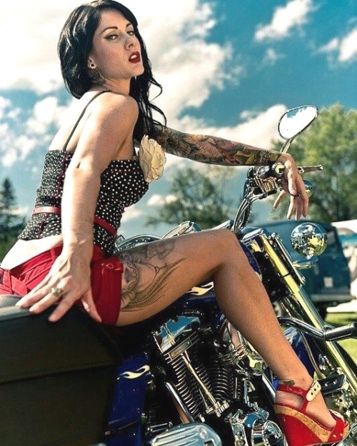 hot-biker-girls:Biker Girl