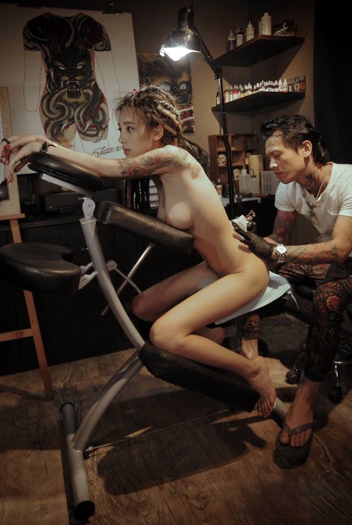 jcstud:  Beautiful tattoo artworks on Taiwanese hottie