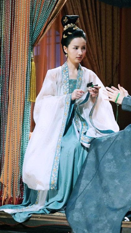 women in chinese costume dramas 