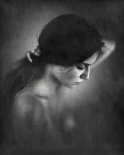zaporn:  At Pinterest  (imagem) Portrait à la chambre on Behance 