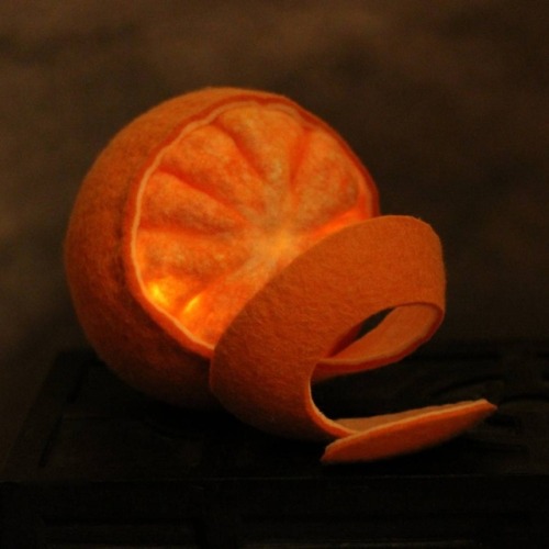 sosuperawesome:Felt Apple Storage Box, Orange Nightlight and Tangerine Ornament, by TaFiO Land on Et
