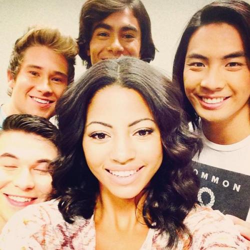 thatactor:  Okay so lets talk about the cast of the new season of The Power Rangers Dino Charge. This is kind of epic that there is a Black Pink Ranger this year for the very first time. For 20 Years, the “Pink Ranger” represented the “pretty”