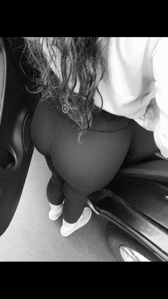 iiloveyogapants:  This is my gf ass!!.. What you guys think?