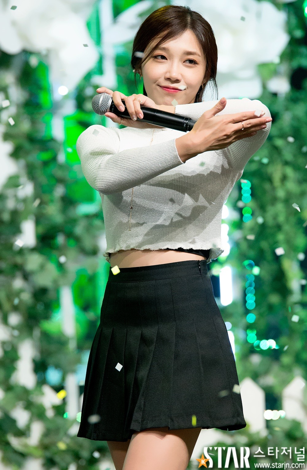 korean-dreams-girls:   EunJi (A Pink) - Simply Kpop Pics     