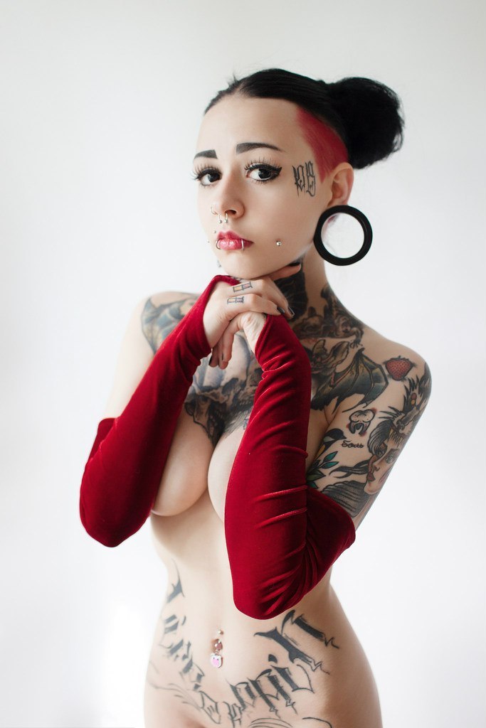 altmodelgirlcrush:  Annabatman Suicide 