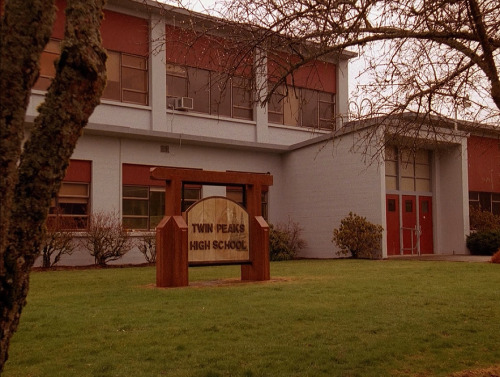 Porn photo vrklmpt:   twin peaks interiors/exteriors