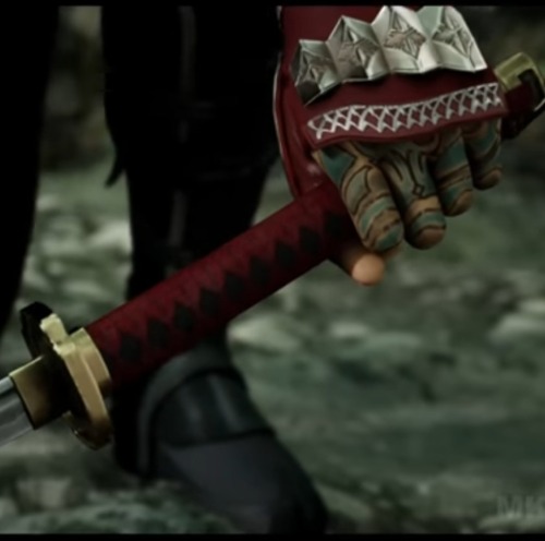 GUYS! KENSHI IS A LEFTIE!!