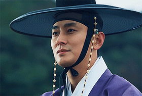 ficklefackle:Ju Ji Hoon as Crown Prince Lee Shin in Princess Hours (2006) and Crown Prince Lee Chang