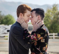 closedeyeandhopingforabetterlife:  Raise your hand if you miss the Gallavich as much as I do 🙌🏻😫❤️