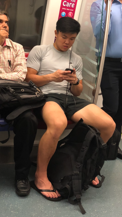 sgguysstories: sg-gayboy: Buff SG hunk. Veins popping off his thighs. No more seats , but don’