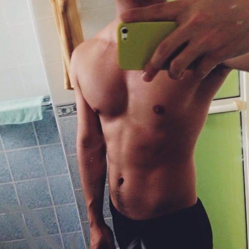realworld2000: Another Singaporean Chinese boy.Name: JustinAge: 25Weight: 72kgBodytype: MuscularRate