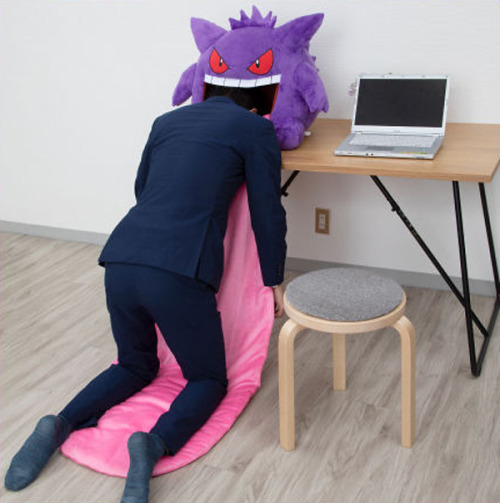 highdio: Please check out these promo shots for Bandai’s Gengar plush with rollout tongue blanket.