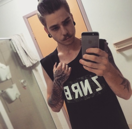 nycturnal:  burningshorelines:  👨  What