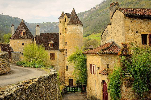 bluepueblo:  Medieval Village, Autoire, France photo via sheri 