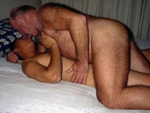 hotfordaddies:  daddy in control of hs boy…just how i like it 